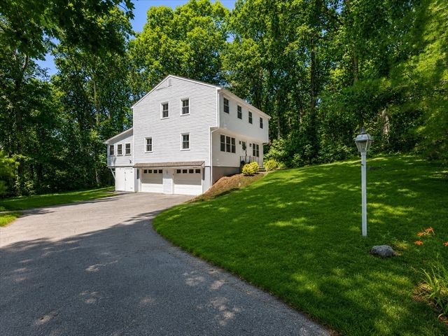 17 Farm St, Medway, MA 02053