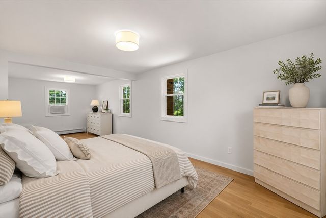 17 Farm St, Medway, MA 02053