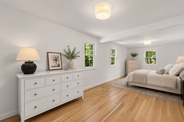 17 Farm St, Medway, MA 02053