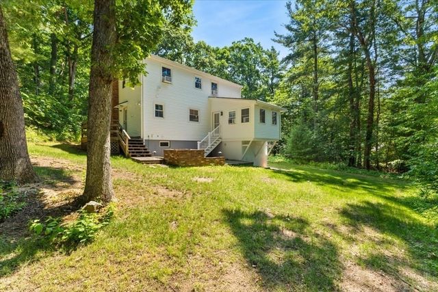17 Farm St, Medway, MA 02053