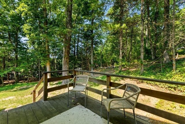 17 Farm St, Medway, MA 02053