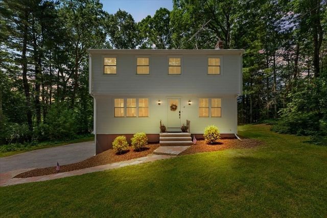 17 Farm St, Medway, MA 02053