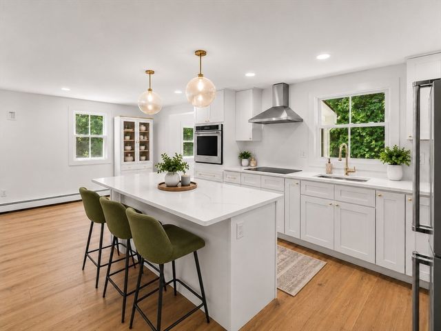 17 Farm St, Medway, MA 02053