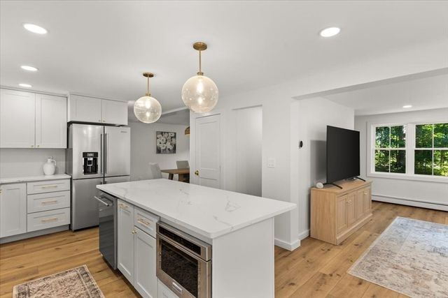 17 Farm St, Medway, MA 02053