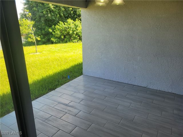 2828 SW 2nd LN, Cape Coral, FL 33991