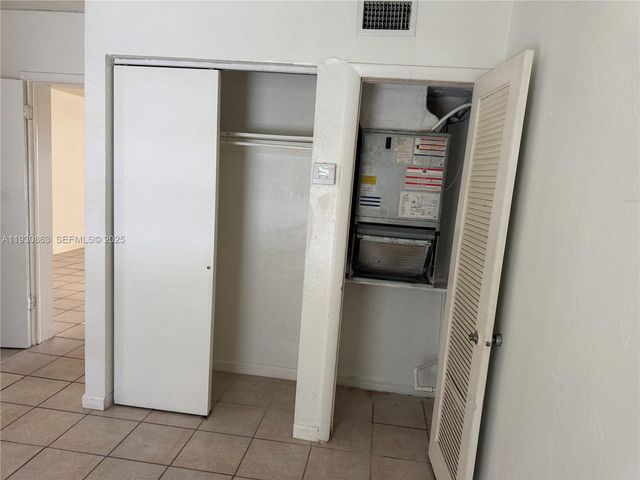 1280 W 54th St 310B, Hialeah, FL 33012