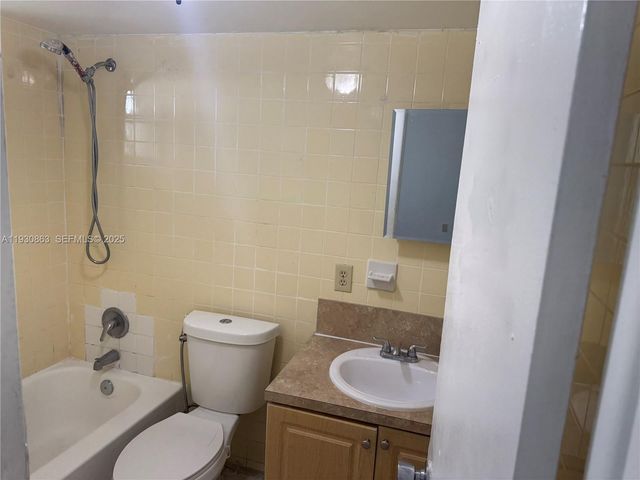 1280 W 54th St 310B, Hialeah, FL 33012