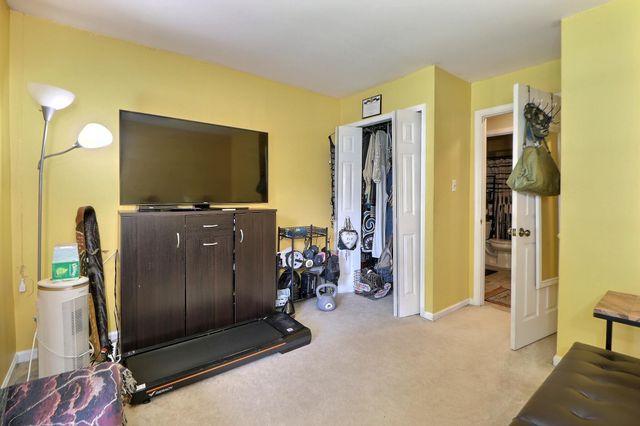 1807-A SEDGEFIELD DR, Mount Laurel, NJ 08054