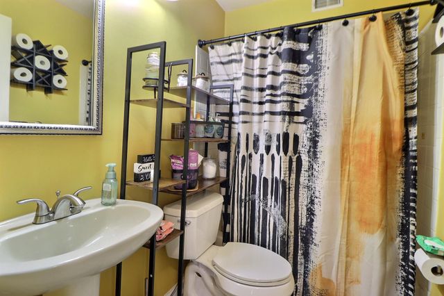 1807-A SEDGEFIELD DR, Mount Laurel, NJ 08054