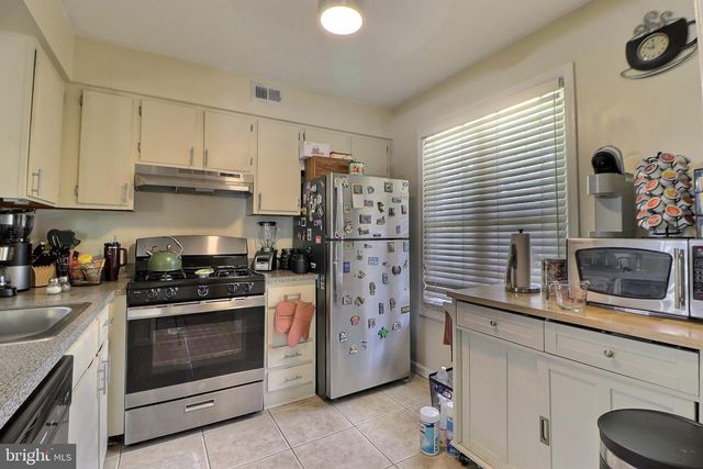 1807-A SEDGEFIELD DR, Mount Laurel, NJ 08054