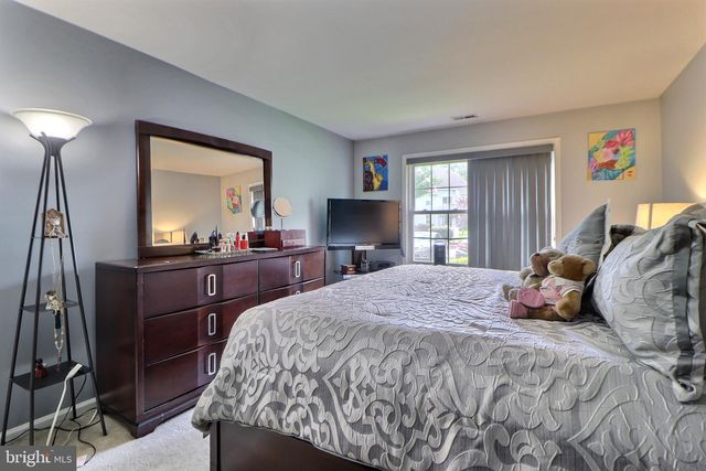 1807-A SEDGEFIELD DR, Mount Laurel, NJ 08054