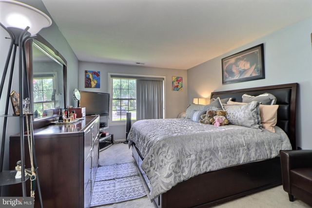 1807-A SEDGEFIELD DR, Mount Laurel, NJ 08054