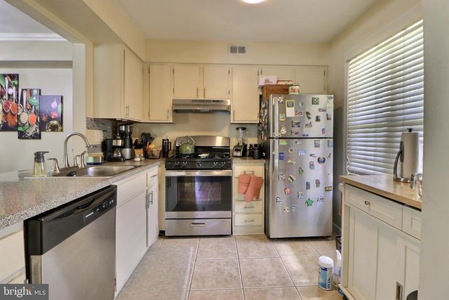 1807-A SEDGEFIELD DR, Mount Laurel, NJ 08054