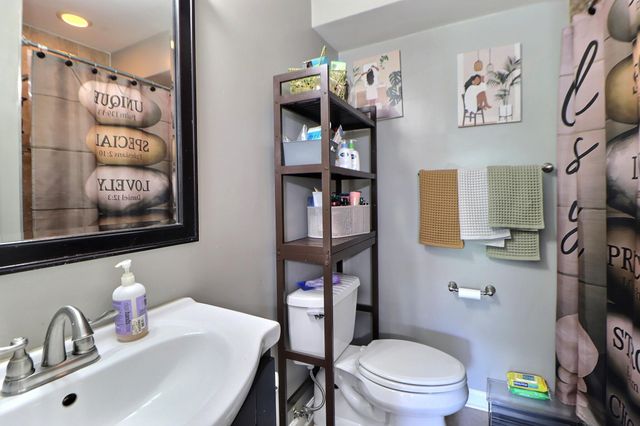 1807-A SEDGEFIELD DR, Mount Laurel, NJ 08054