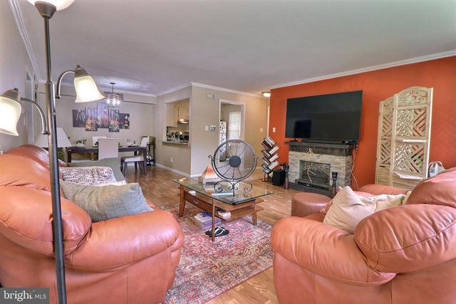 1807-A SEDGEFIELD DR, Mount Laurel, NJ 08054