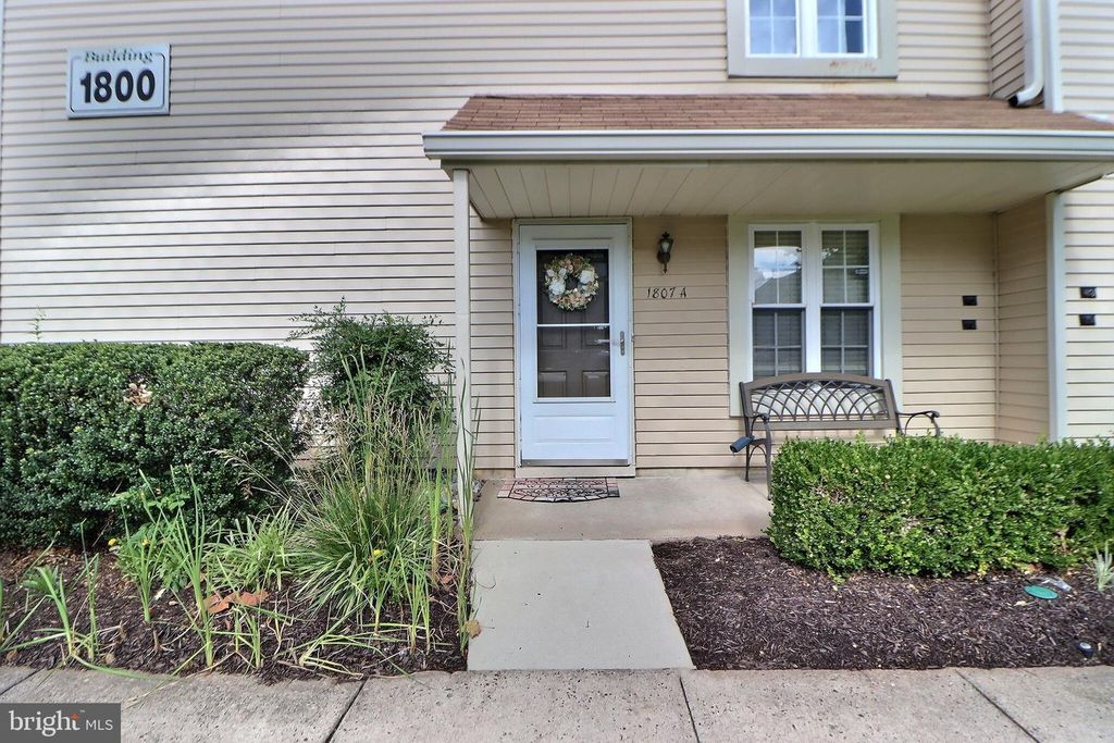 1807-A SEDGEFIELD DR, Mount Laurel, NJ 08054