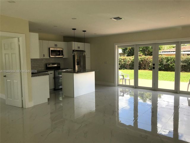 6851 SW 48th Ter, Miami, FL 33155