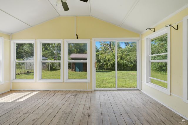 2038 College View, Manhattan, KS 66502