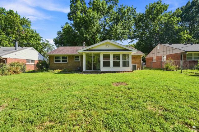 2038 College View, Manhattan, KS 66502