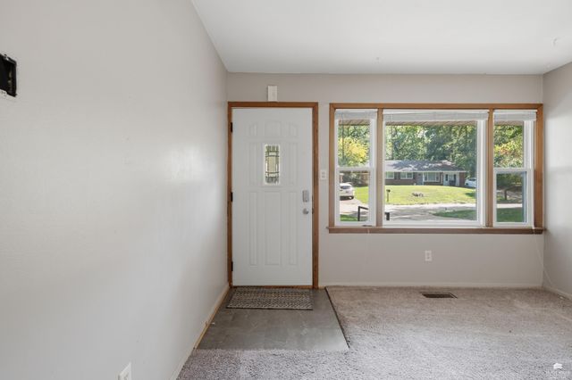2038 College View, Manhattan, KS 66502