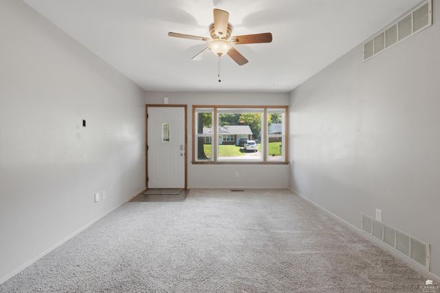 2038 College View, Manhattan, KS 66502