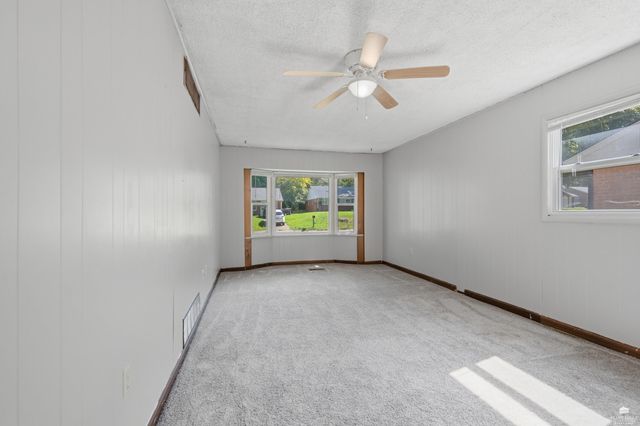 2038 College View, Manhattan, KS 66502