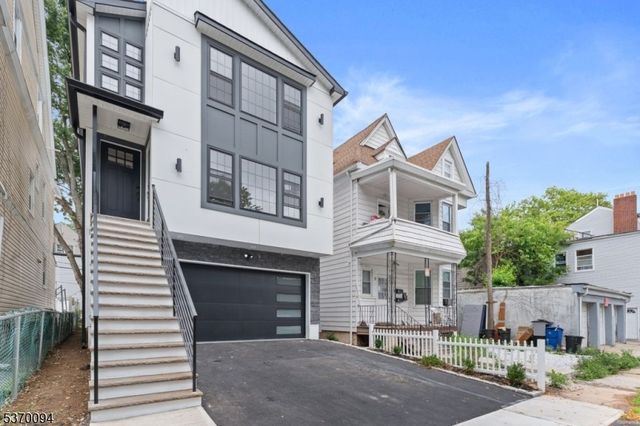11 S 17Th St, East Orange City, NJ 07018