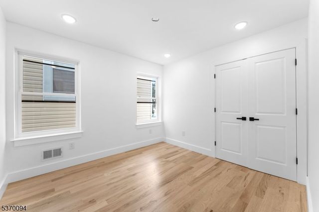 11 S 17Th St, East Orange City, NJ 07018