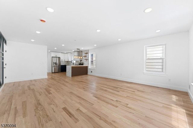 11 S 17Th St, East Orange City, NJ 07018