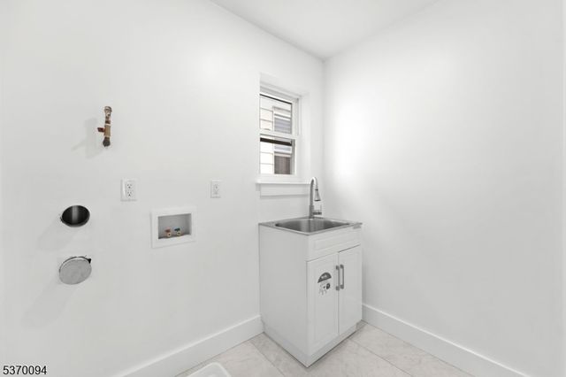 11 S 17Th St, East Orange City, NJ 07018