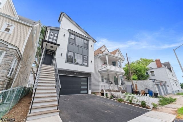 11 S 17Th St, East Orange City, NJ 07018