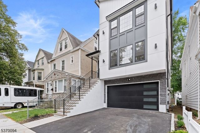 11 S 17Th St, East Orange City, NJ 07018
