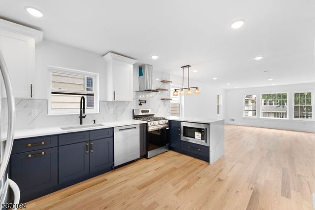 11 S 17Th St, East Orange City, NJ 07018
