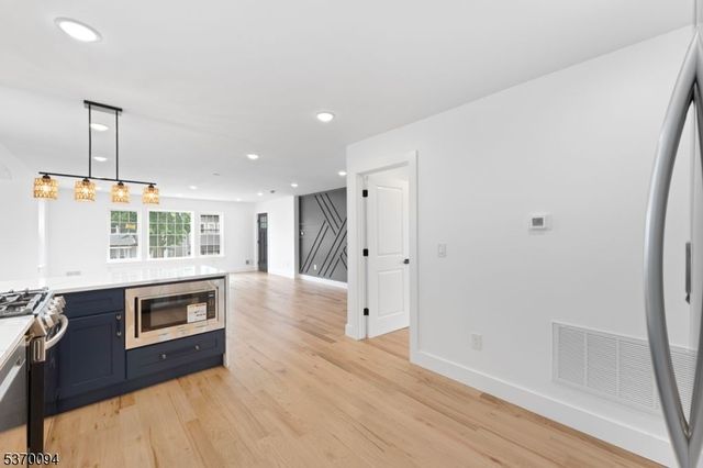 11 S 17Th St, East Orange City, NJ 07018