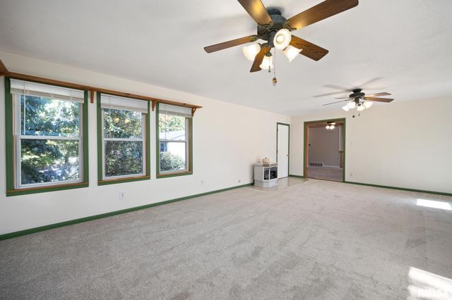 125 DEVRON Circle, East Peoria, IL 61611