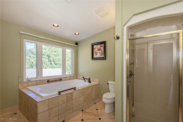 1016 Lander Road, Highland Heights, OH 44143