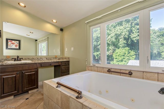 1016 Lander Road, Highland Heights, OH 44143