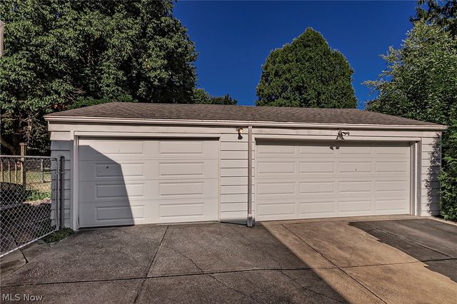 1016 Lander Road, Highland Heights, OH 44143
