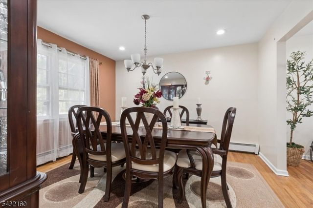 24 Sandalwood Dr, Edison Twp., NJ 08820