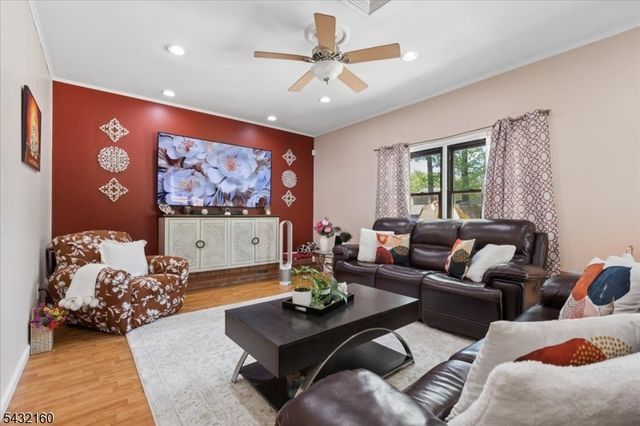 24 Sandalwood Dr, Edison Twp., NJ 08820