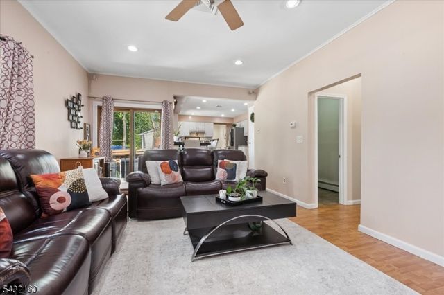 24 Sandalwood Dr, Edison Twp., NJ 08820