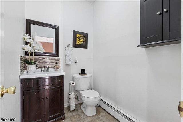 24 Sandalwood Dr, Edison Twp., NJ 08820