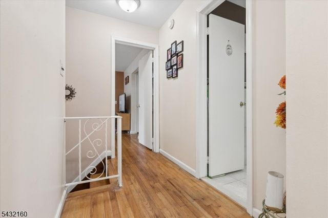 24 Sandalwood Dr, Edison Twp., NJ 08820