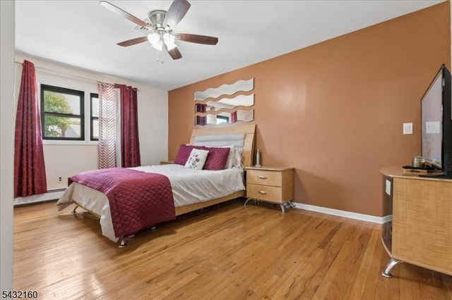 24 Sandalwood Dr, Edison Twp., NJ 08820