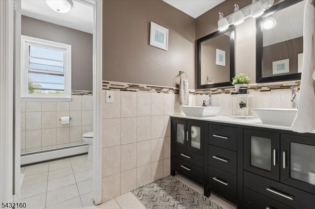 24 Sandalwood Dr, Edison Twp., NJ 08820