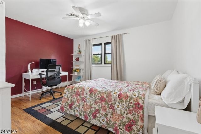 24 Sandalwood Dr, Edison Twp., NJ 08820
