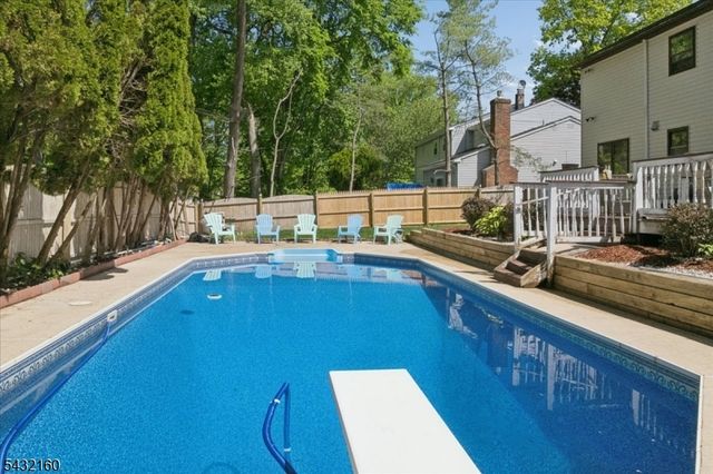 24 Sandalwood Dr, Edison Twp., NJ 08820