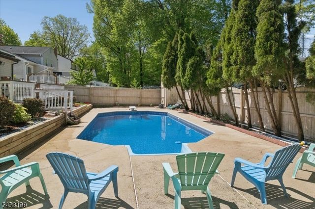 24 Sandalwood Dr, Edison Twp., NJ 08820