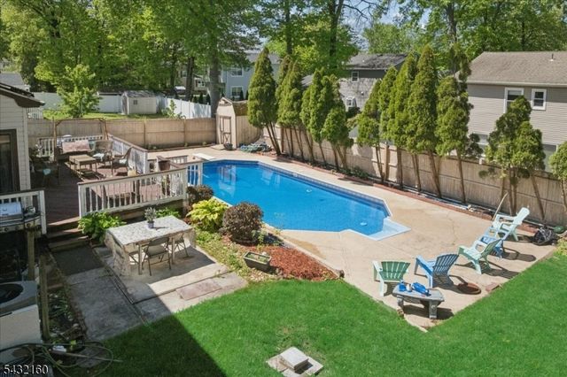 24 Sandalwood Dr, Edison Twp., NJ 08820