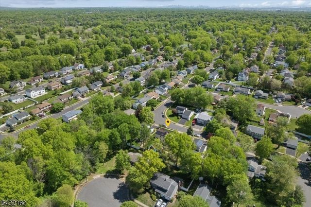 24 Sandalwood Dr, Edison Twp., NJ 08820